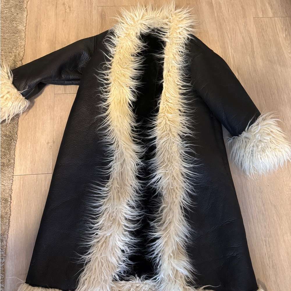 Boohoo Black Long Jacket with Cream Faux Fur Trim Penny Lane - Picture 2 of 9